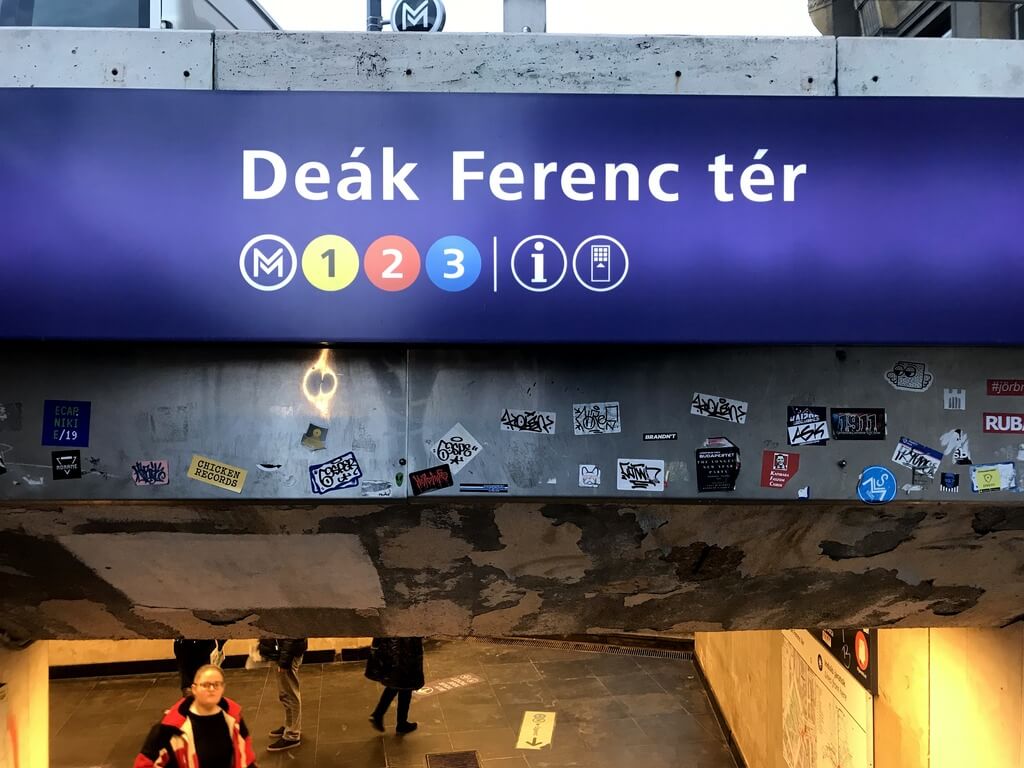 Estación Deák Ferenc Tér Estación Deák Ferenc Tér