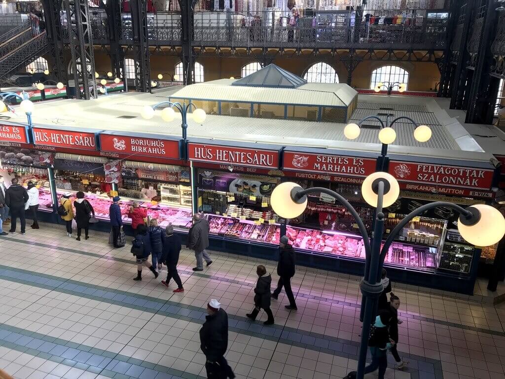 Interior del Mercado Central de Budapest 10 lugares que ver en Budapest