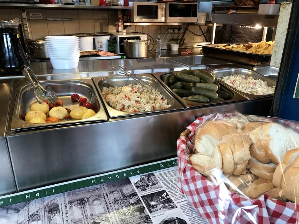 dónde comer comida típica húngara en Budapest