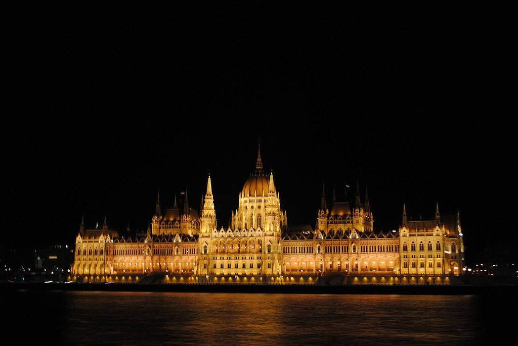 Parlamento de noche Parlamento de Budapest de noche