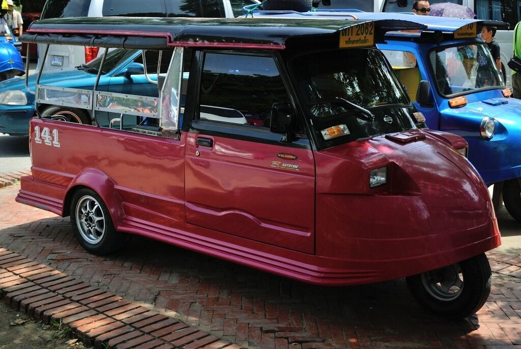 Tuk-tuk a las puertas de Ayutthaya