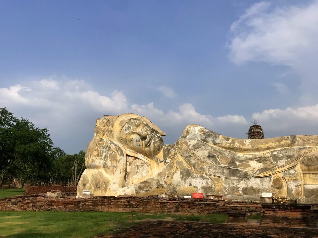 Buda reclinado del Wat Lokaya Sutharam