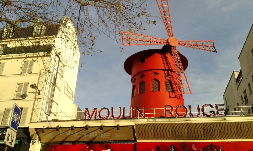 El famoso Moulin Rouge de Montmartre