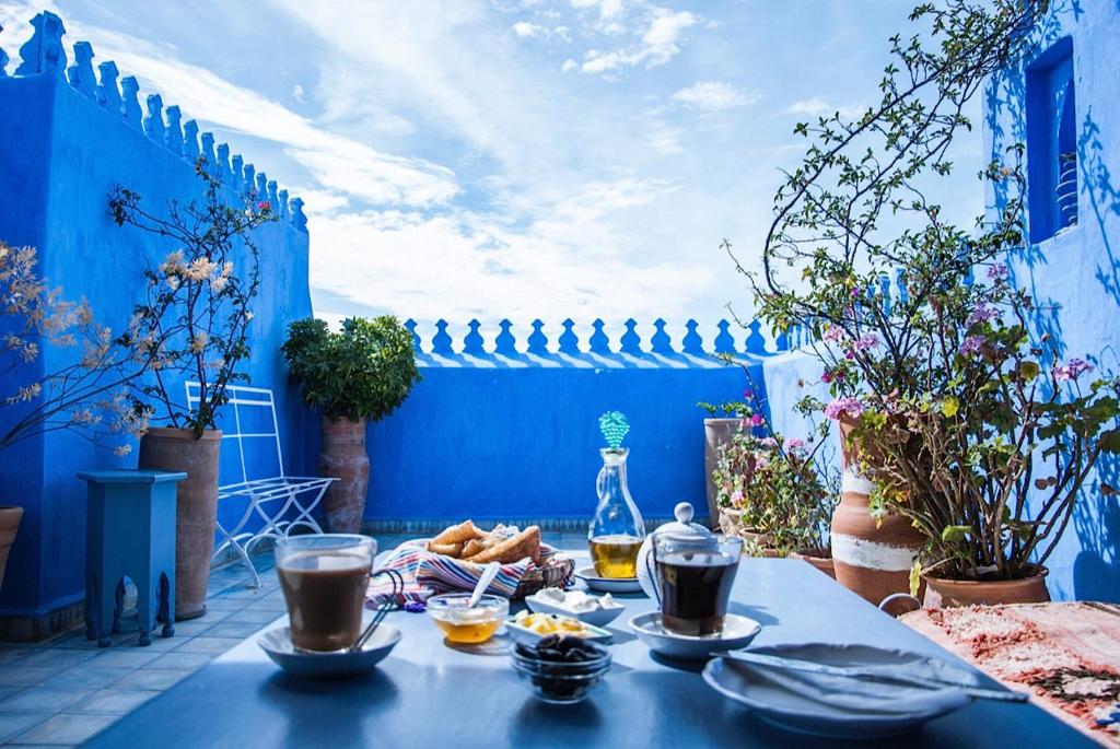 Desayunando en la terraza del riad