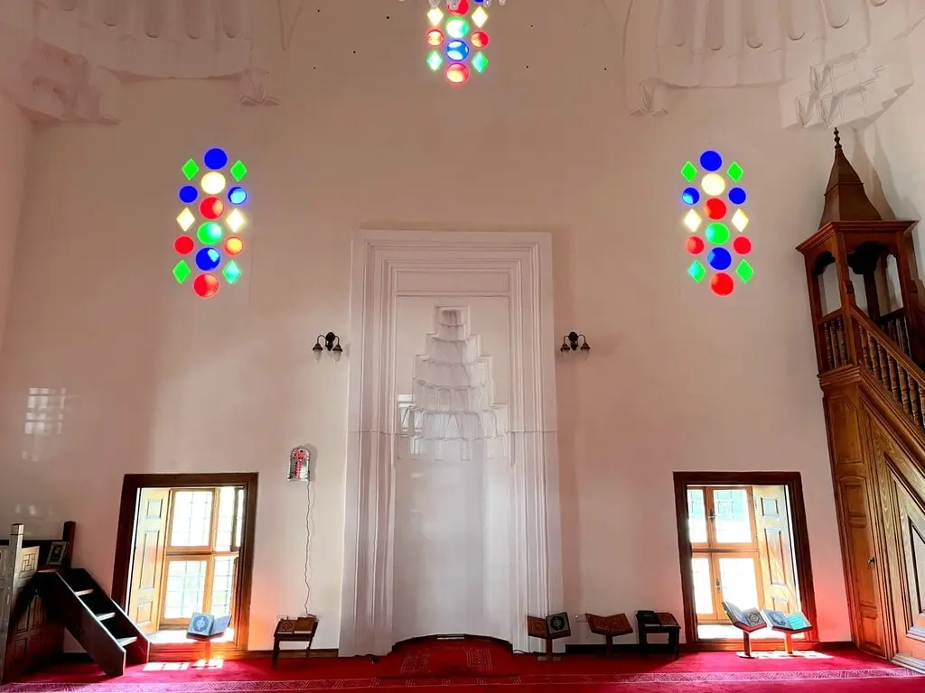 Interior de la Mezquita del Plomo