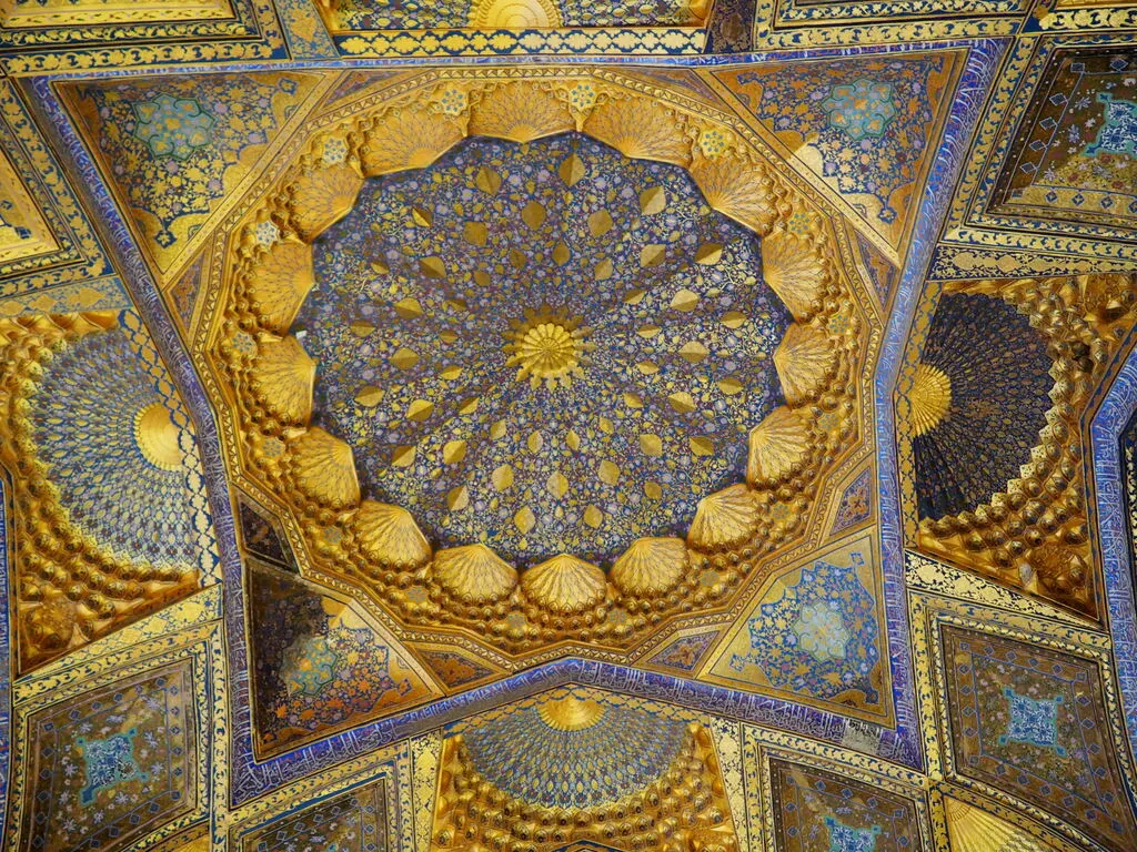 Interior mausoleo Ak Saray