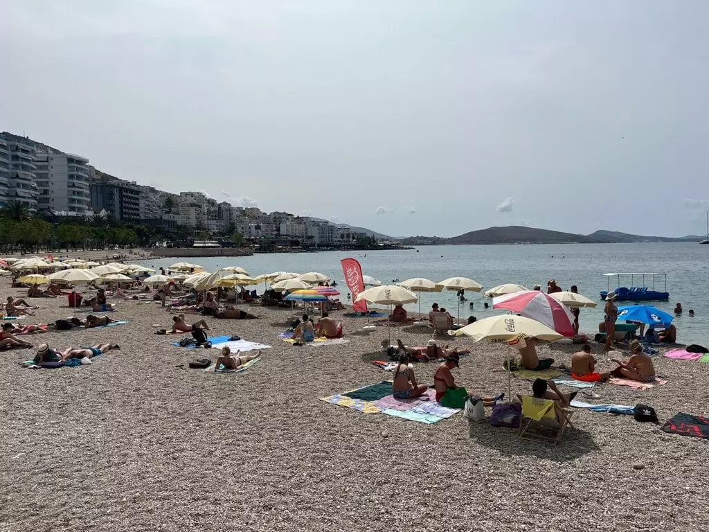 Playa urbana de Sarandë