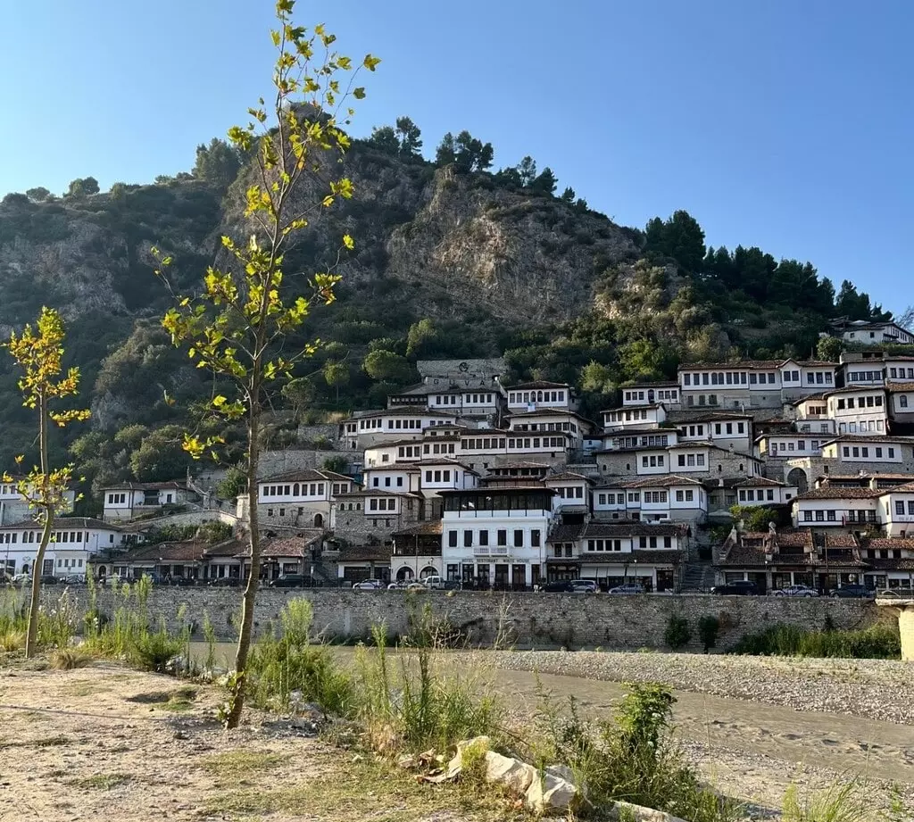 Casas otomanas de Mangalem desde Gorica