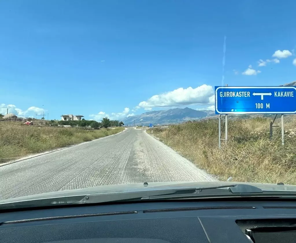 conducir en Albania