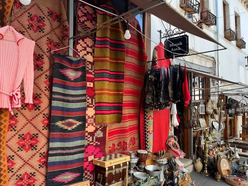 Artesanía en el Bazar de Gjirokastra