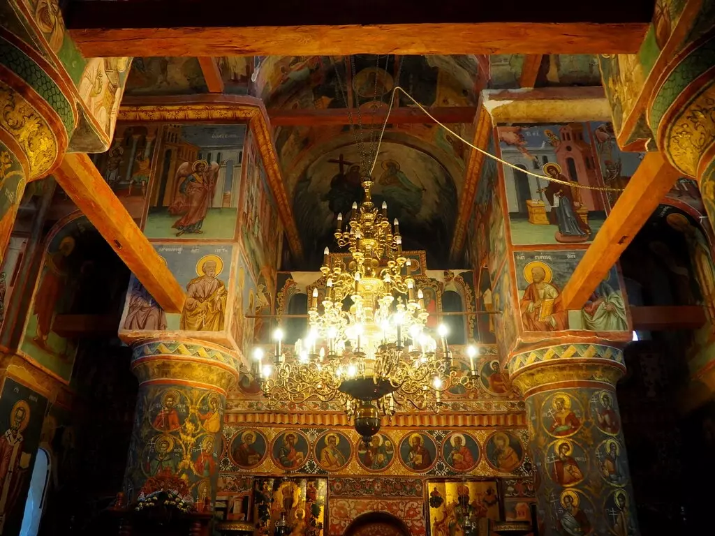 Interior del Monasterio de Snagov