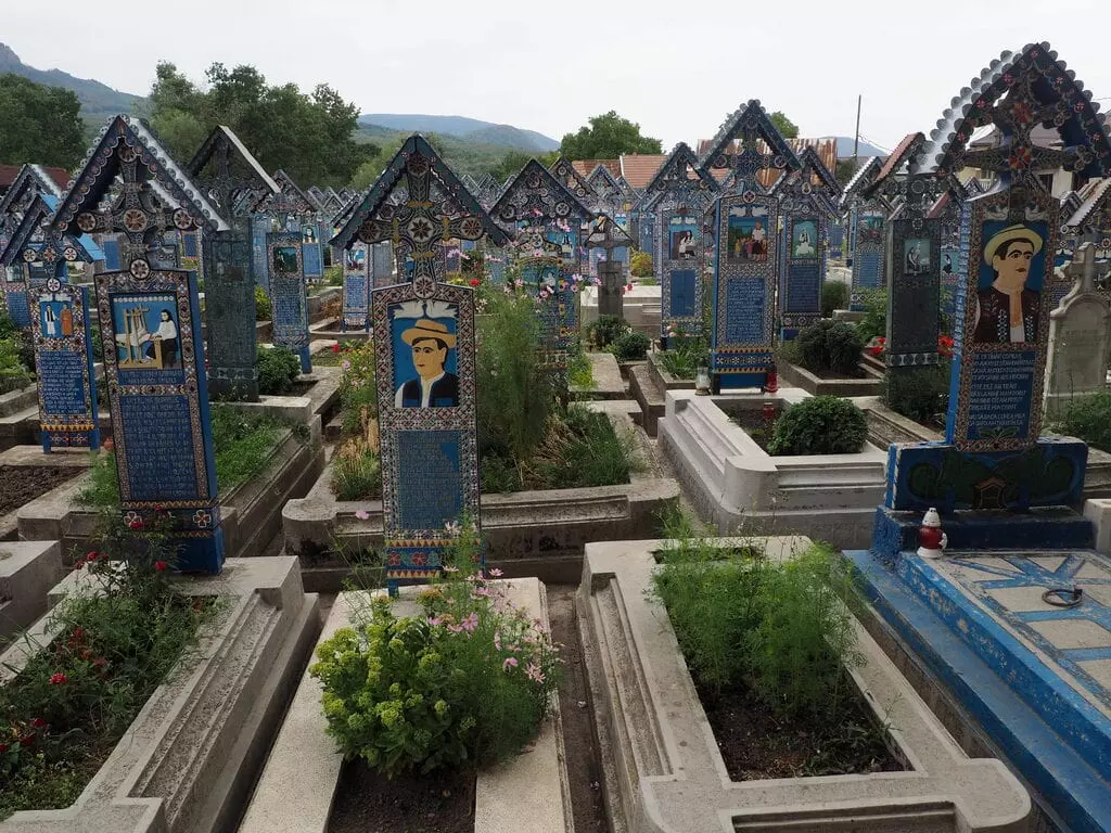Tumbas alegres en el Cementerio de Sapanta