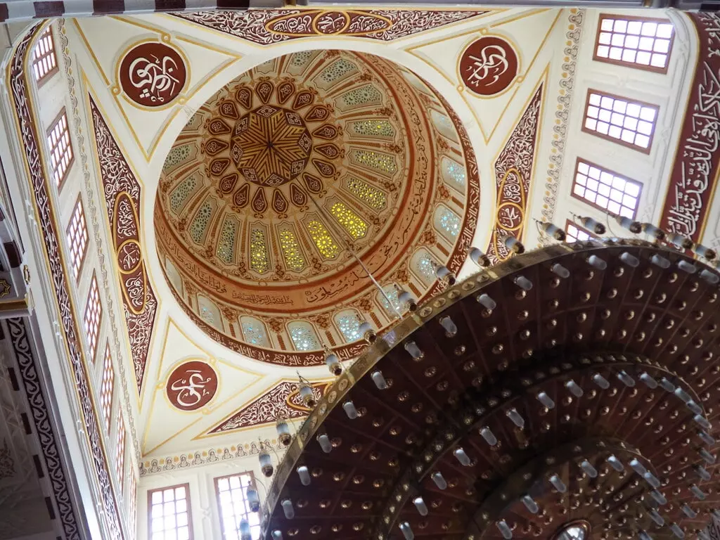 Interior de la Mezquita Al Mina