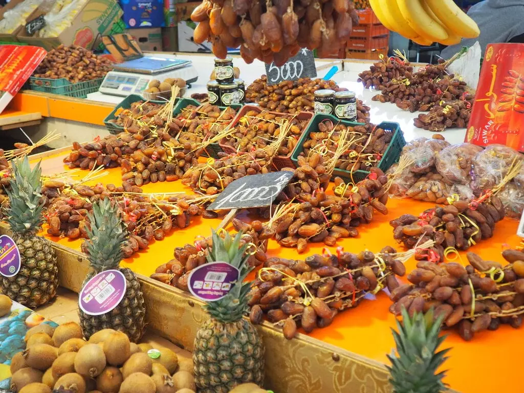 Puesto de frutas en el mercado