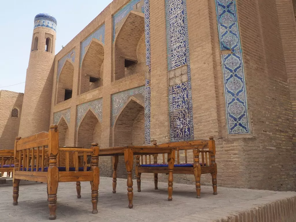 Patio de la Puerta de entrada a la Madraza de Allakuli Khan