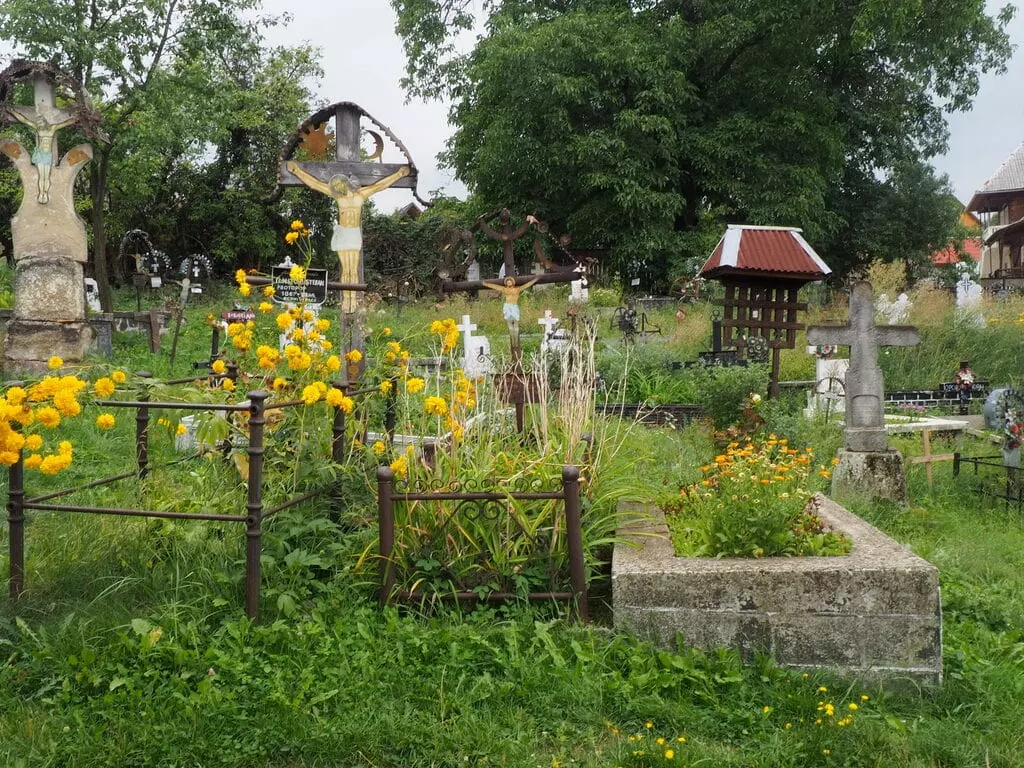 Cementerio de la iglesia de Budesti