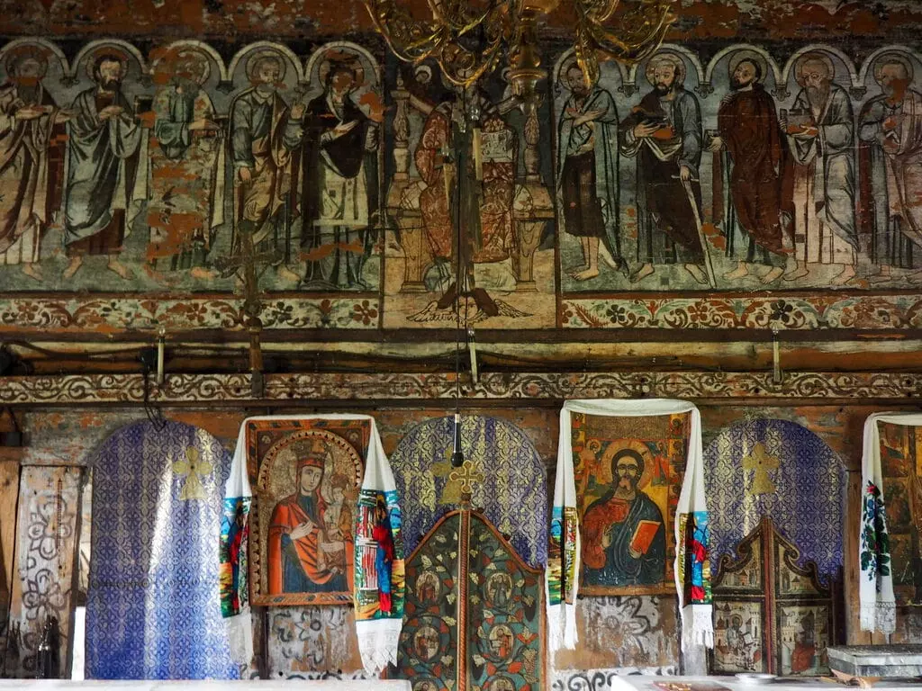 Frescos interiores de la iglesia de Budesti