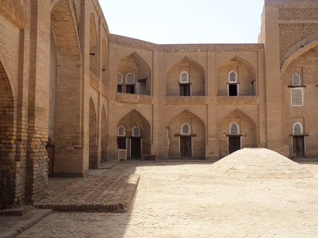 Interior Madraza Kutlug Murad Inak