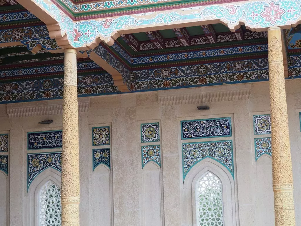 Interior de la Mezquita Mezquita Hazrat-Hizr