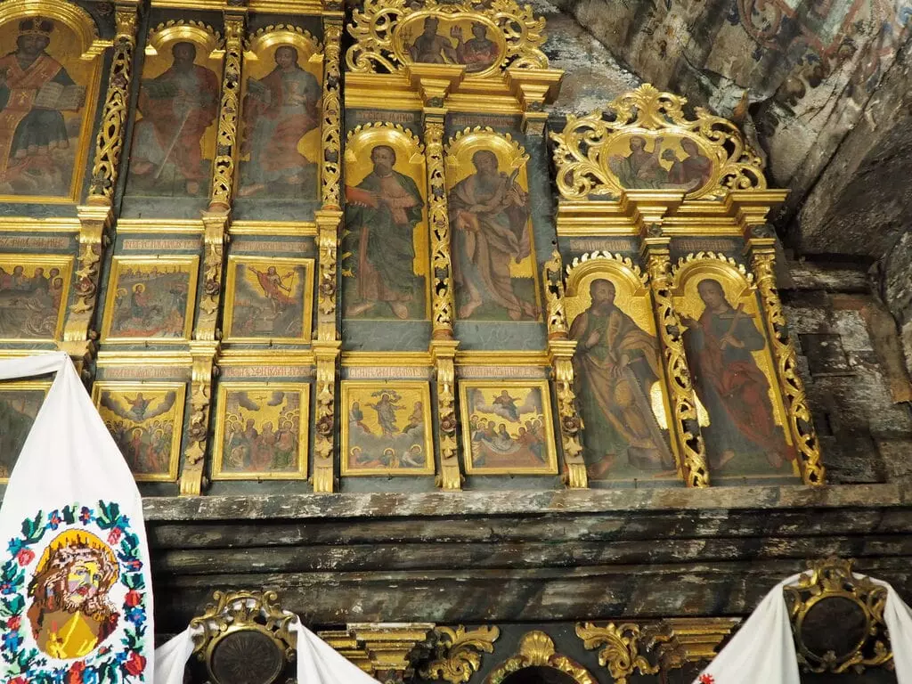 Retablo interior Iglesia de Surdesti