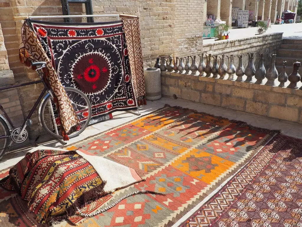 Puesto de alfombras en el Toqi Zargaron
