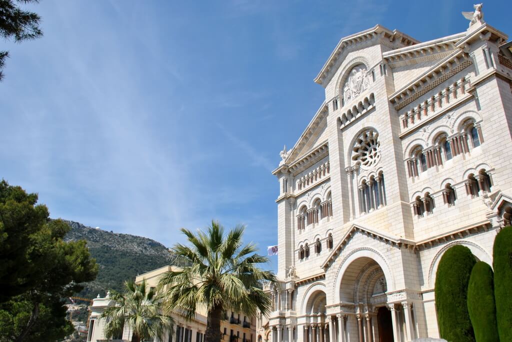 Otra perspectiva de la Catedral de Montecarlo