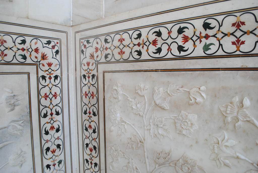 Decoración de las paredes del Taj Mahal