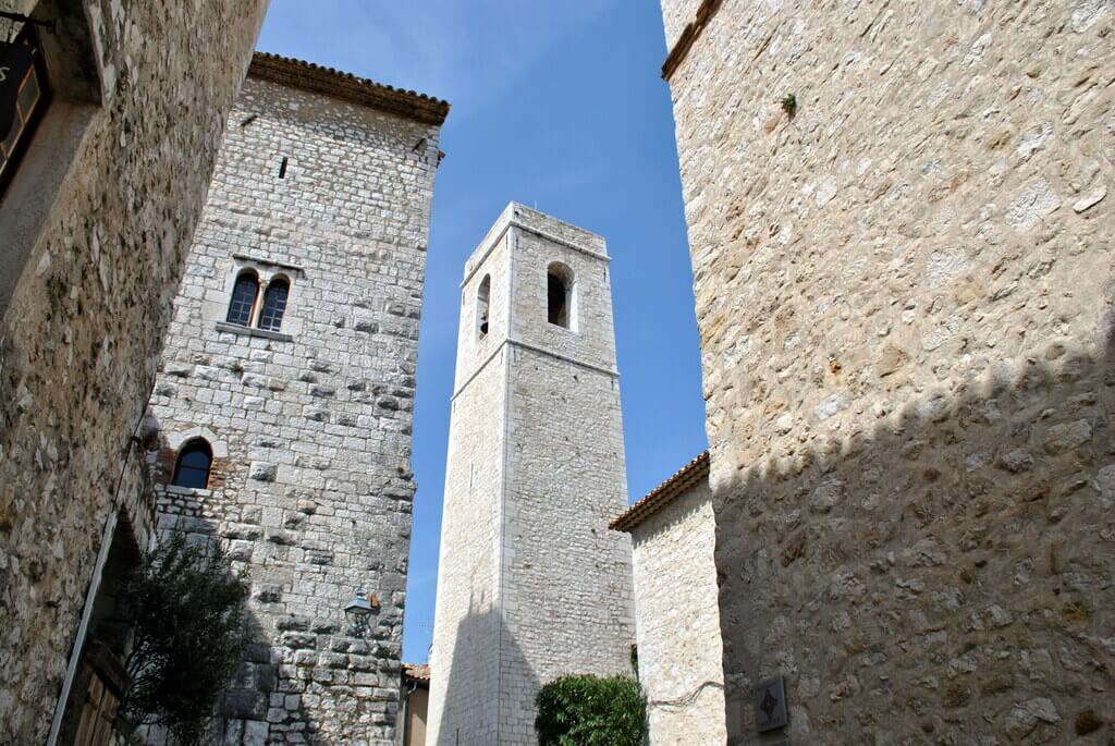 Torre rectangular de la Iglesia