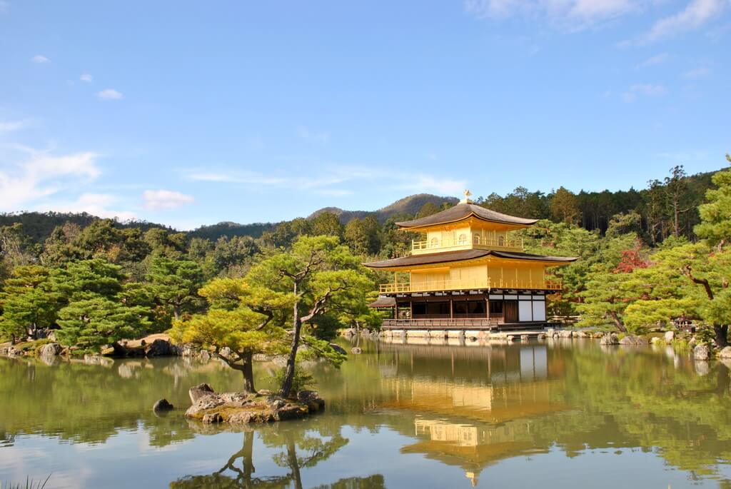 El reflejo del Kinkaku-Ji sobre el lago Kyoko-chi