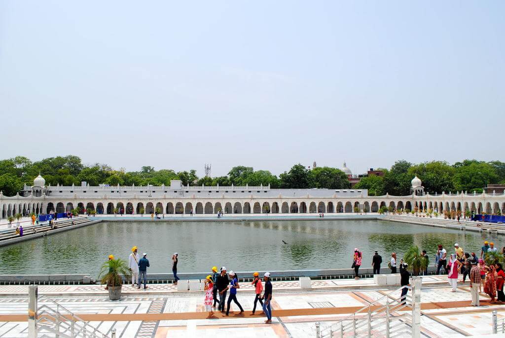 Estanque del templo Gurudwara Bangla Sahib Estanque del templo Gurudwara Bangla Sahib