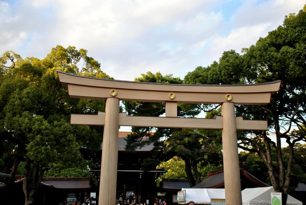 Acceso al interior del Santuario de Meiji