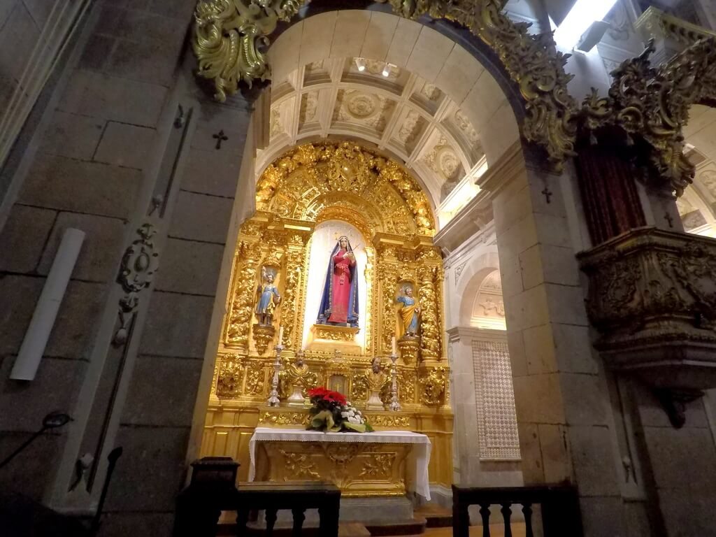 Interior de la Iglesia de Santa Cruz