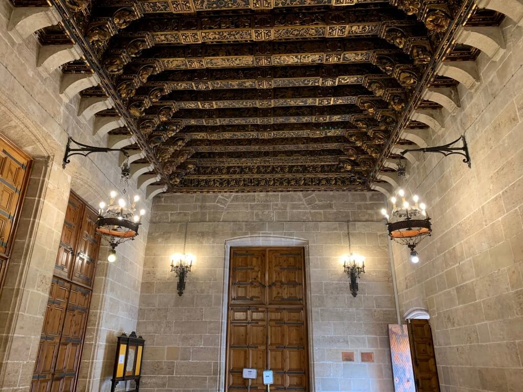 Interior de la Lonja de la Seda