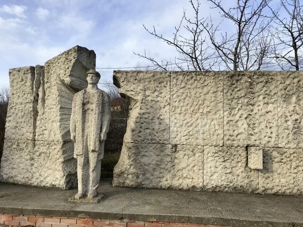 Monumento a la Liberación. Año 1971. Piedra caliza