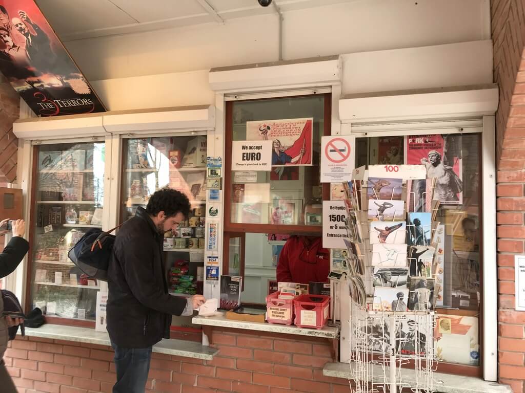 Tienda de recuerdos y taquilla