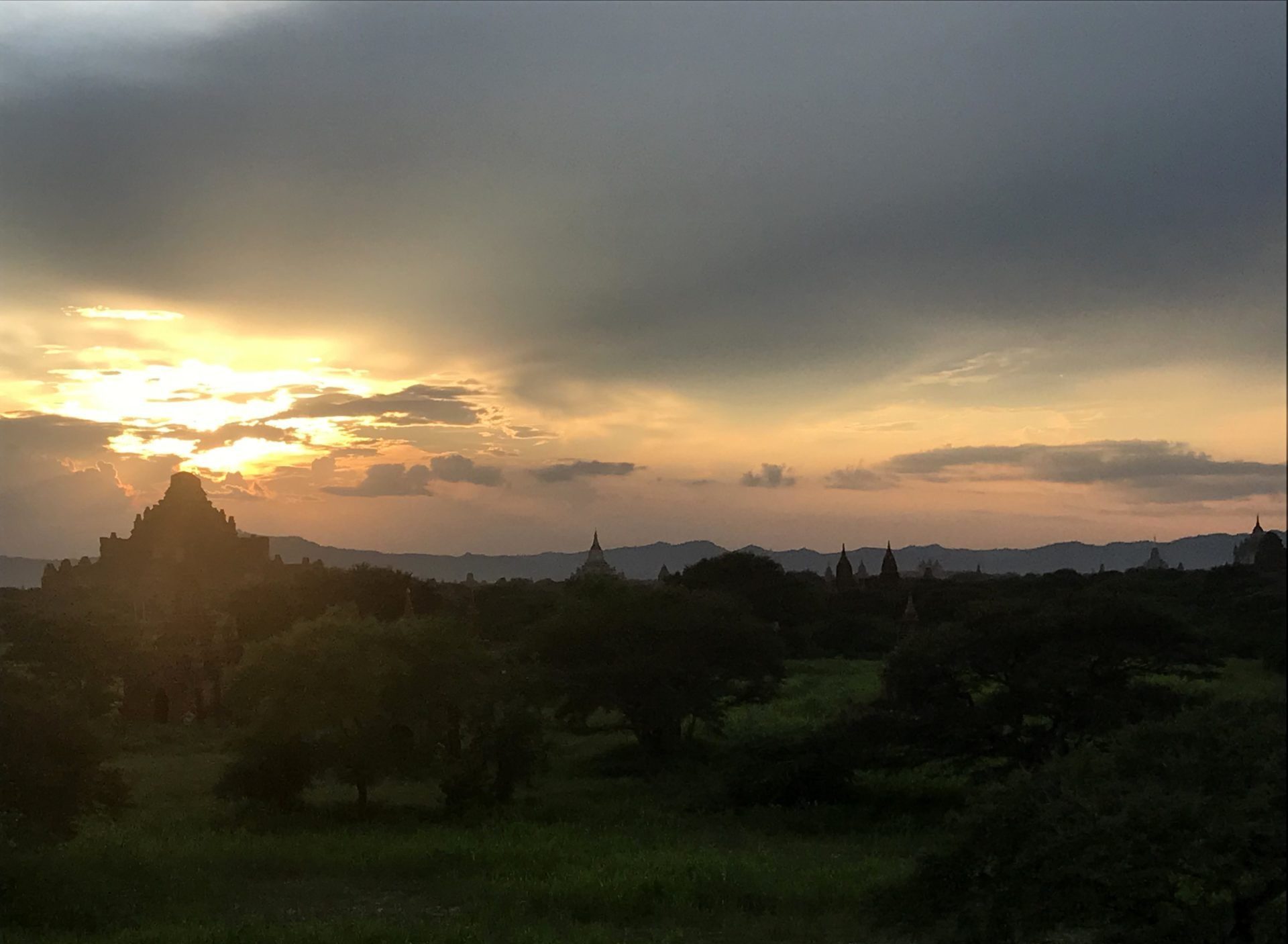 Atardecer desde la Sulamani Pagoda