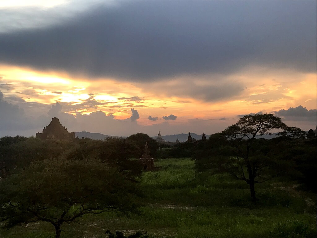 Atardecer desde la Sulamani Pagoda