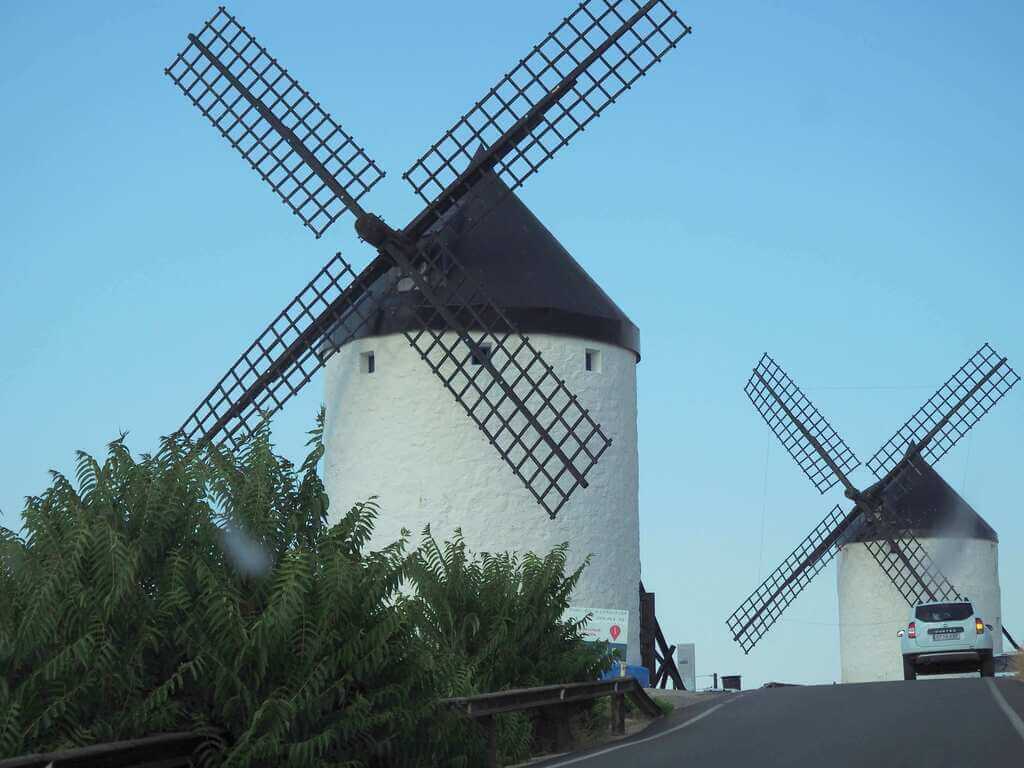 carretera de acceso a los molinos