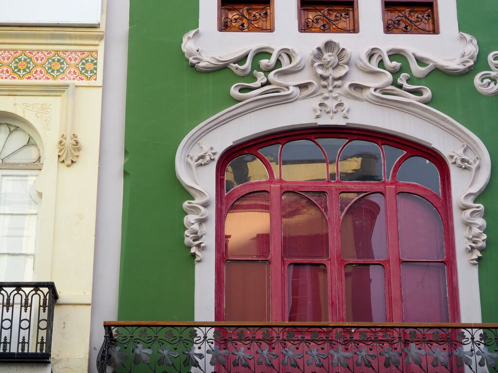 Detalle de un edificio modernista