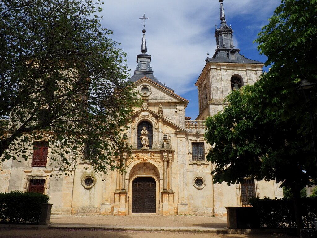 Iglesia de San Francisco Javier desde la Plaza de la Iglesia