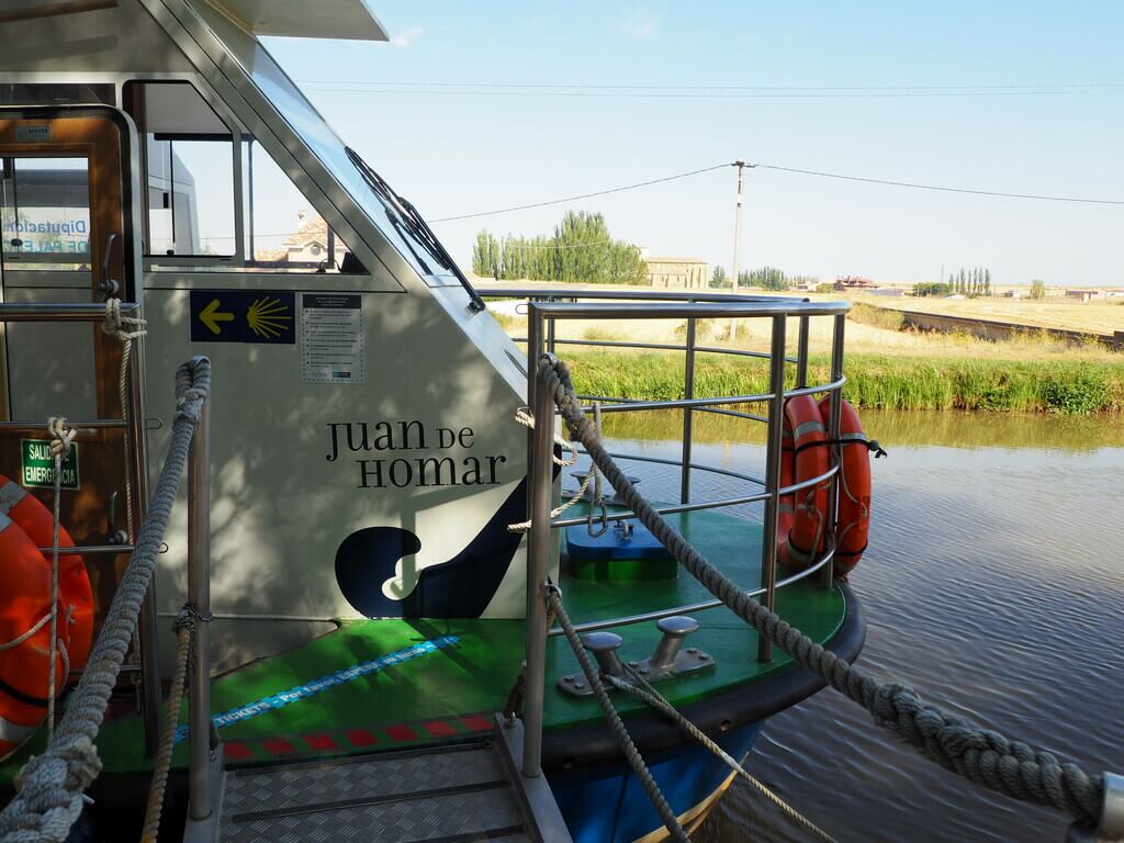 paseo en barca por el Canal de Castilla