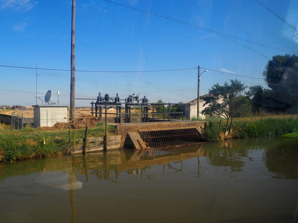 paseo en barco por el Canal de Castilla