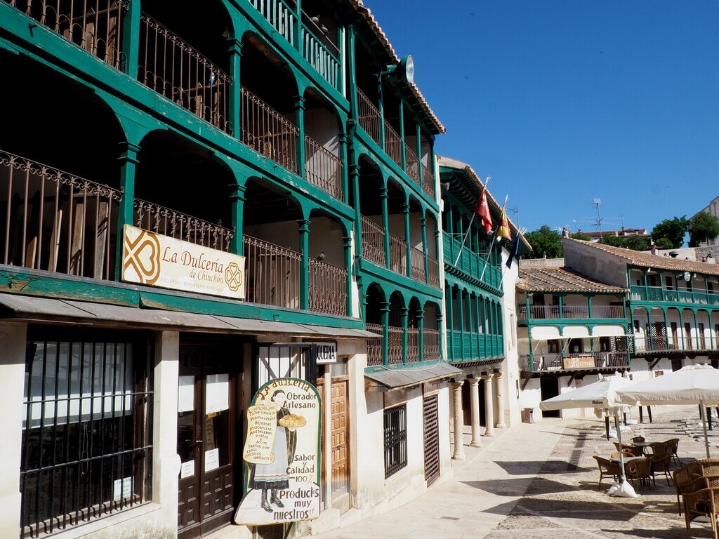 Edificios de tres alturas en la Plaza Mayor