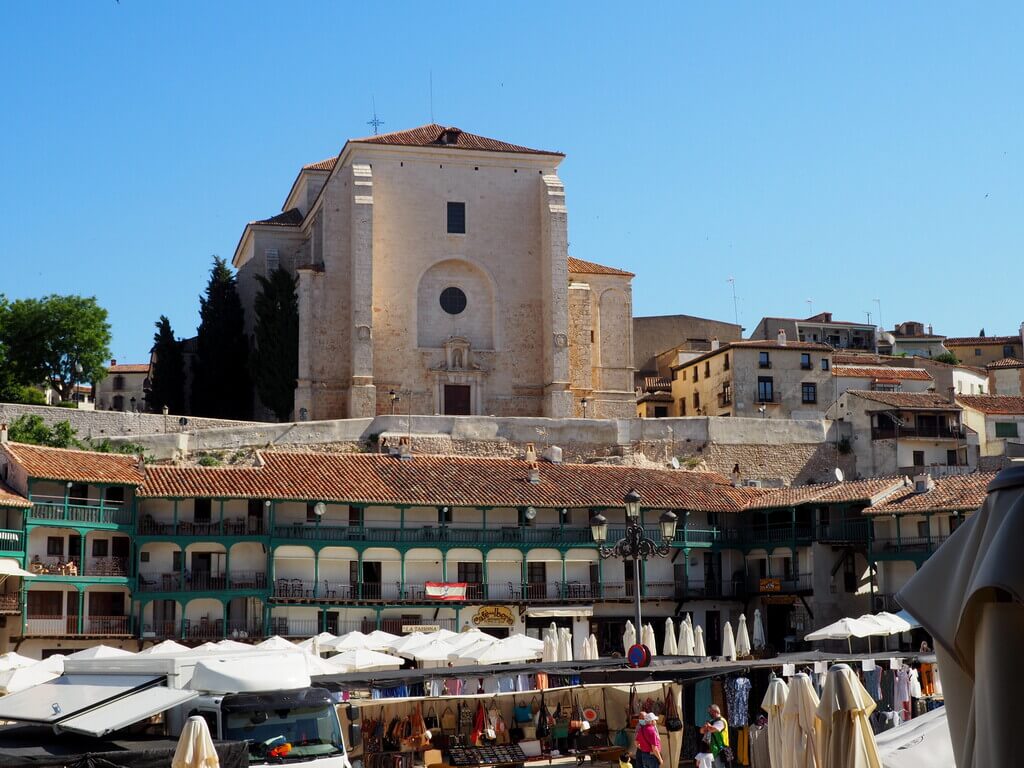 Iglesia de Nuestra Señora de la Asunción desde la Plaza Mayor