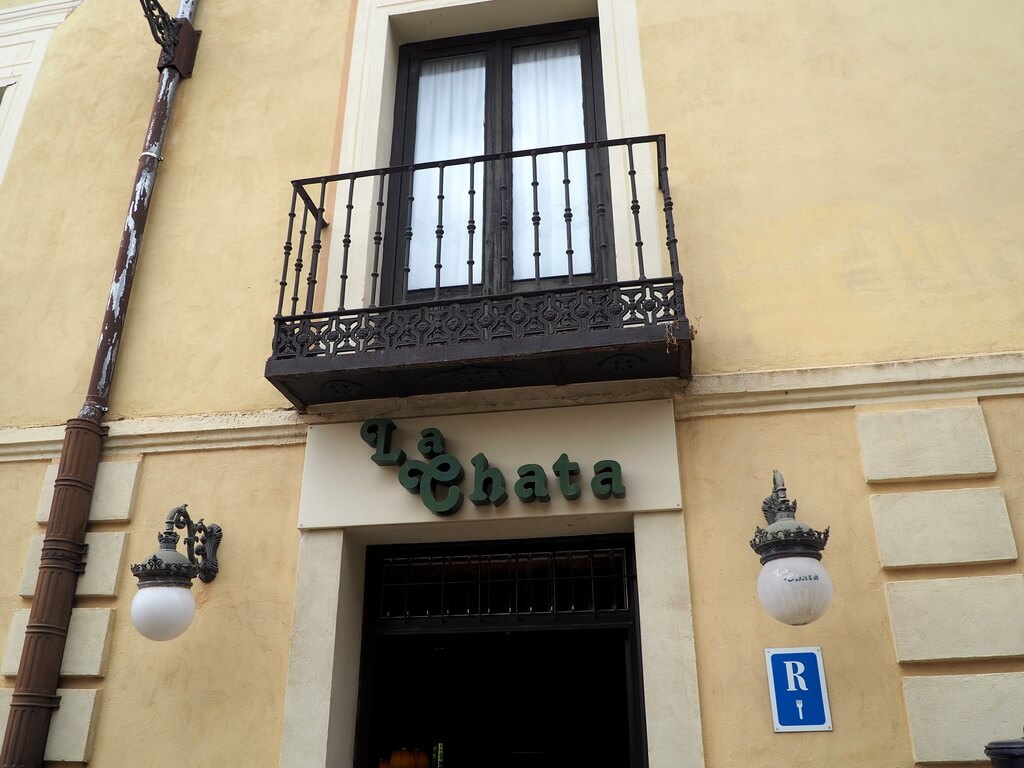 Puerta principal del Restaurante "La Chata"