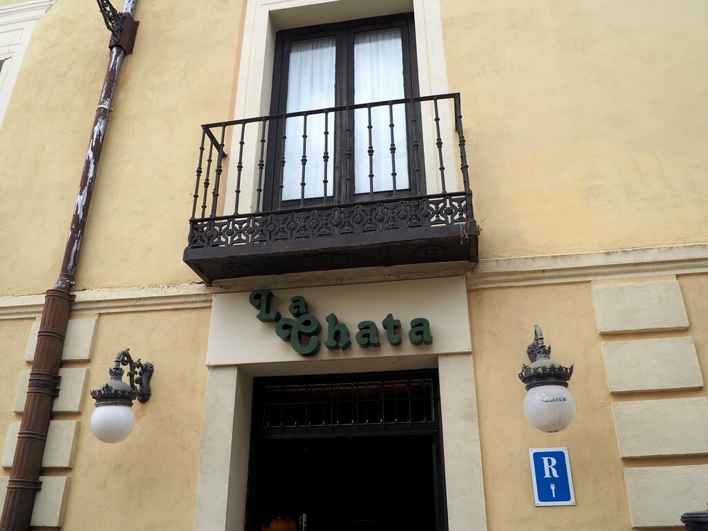 Puerta principal del Restaurante "La Chata" Puerta principal del Restaurante "La Chata"