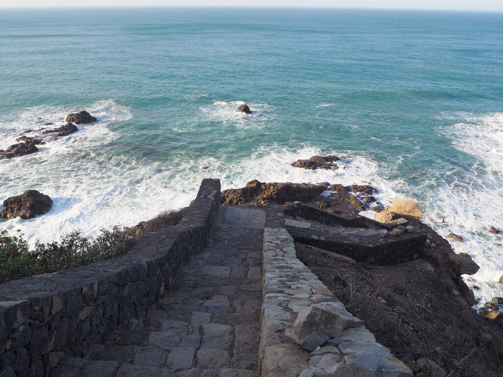 Escaleras que conducen a la playa de Benijo