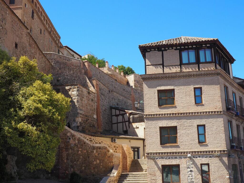 Escaleras que conducen a la Mezquita del Cristo de la Luz