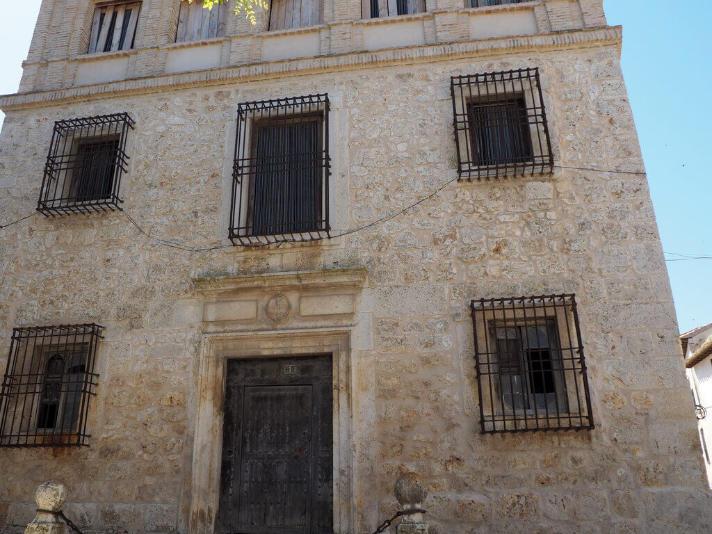 Fachada de La Casa de la Cadena