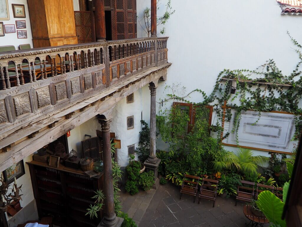 Balconada de madera